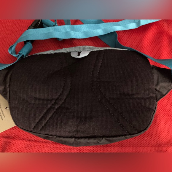 Patagonia UltraLight Black Hole Mini Hip Pack Crossbody BeltBag Travel Hiking - Picture 8 of 8